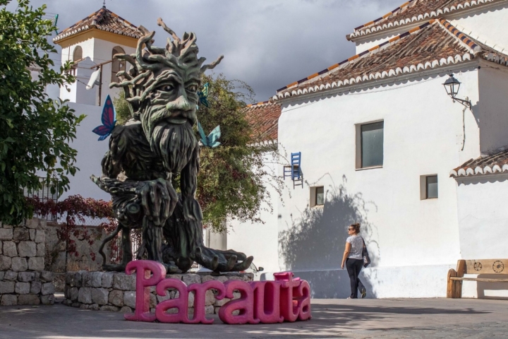 Las criaturas mágicas también son parte de la población local.