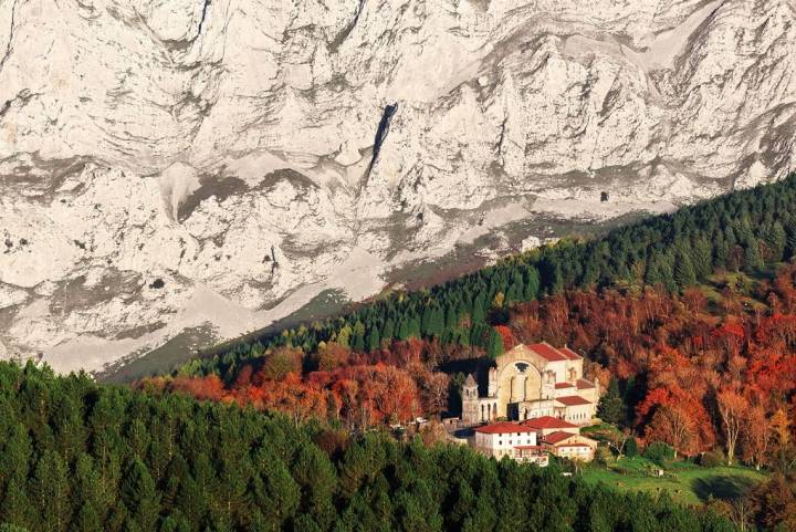 Un santuario perdido entre hayedos. Foto: Shutterstock