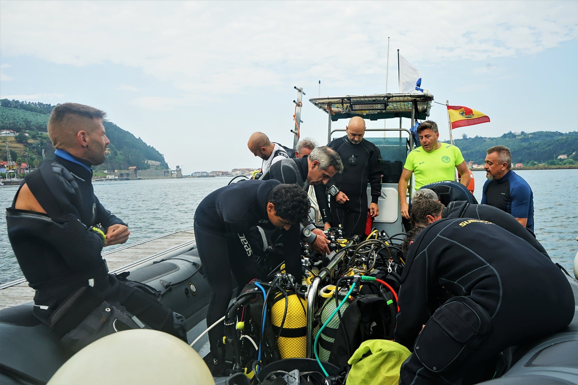 Buceo en Asturias buceadores en lancha