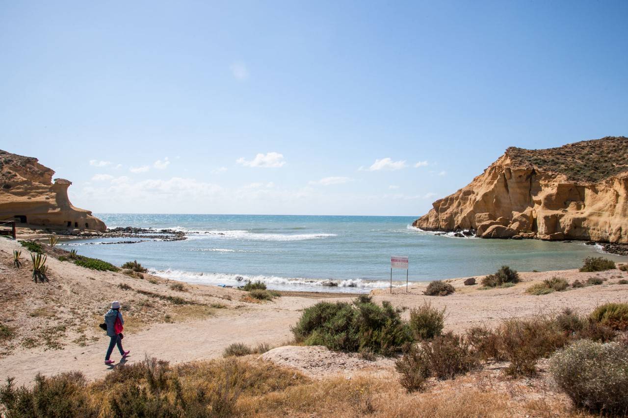 3 calas del Levante almeriense que tratan de tú a tú a las del Cabo de Gata