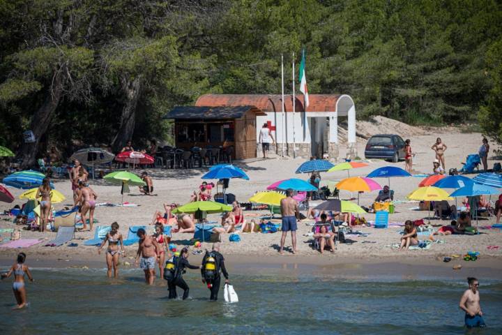 Calas de L'Ametlla de Mar (Tarragona): veraneantes en Cala Calafató