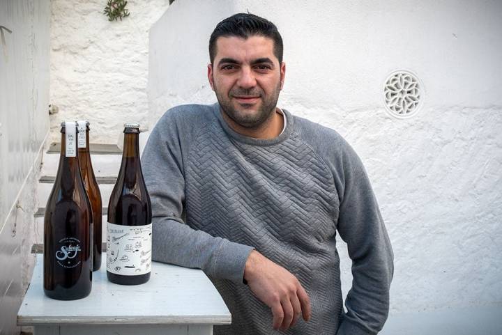 Miguel Quintanar, junto a sus hermanos fabrican la cerveza artesanal Salvaje.