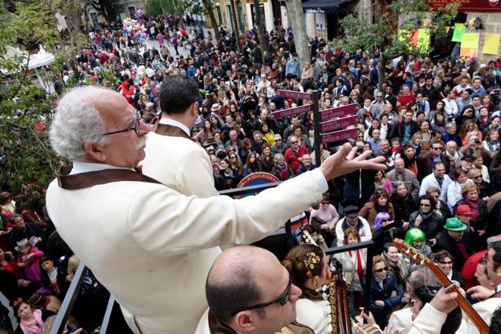 Un coro de carnaval, desde la batea. Foto: Manuel Fernández.