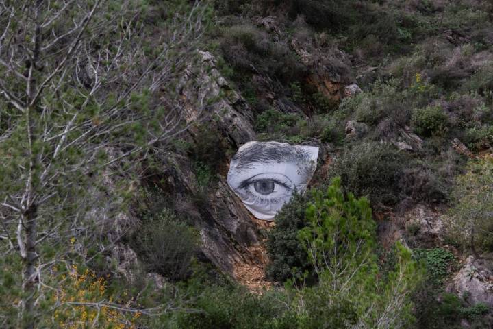 El “Cau de l'Ull" de Xavier Molla, el ojo en la montaña.