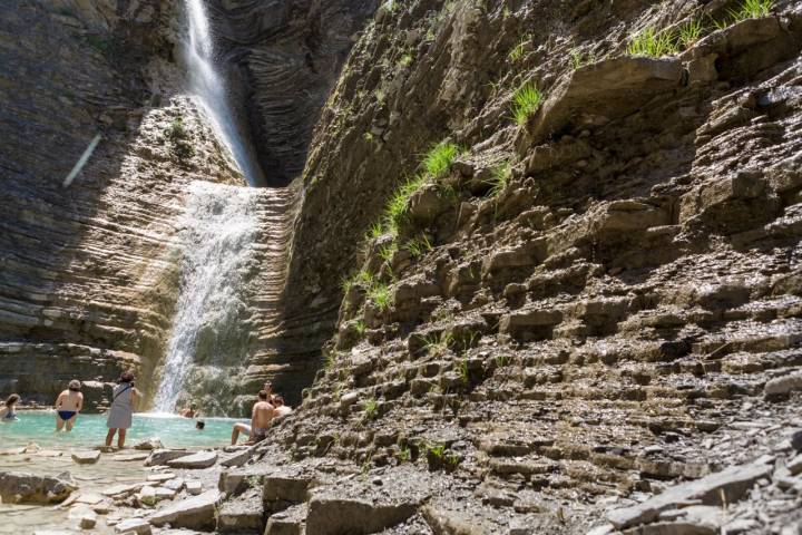 Cascada D’os Lucas (Biescas, Huesca) estratos