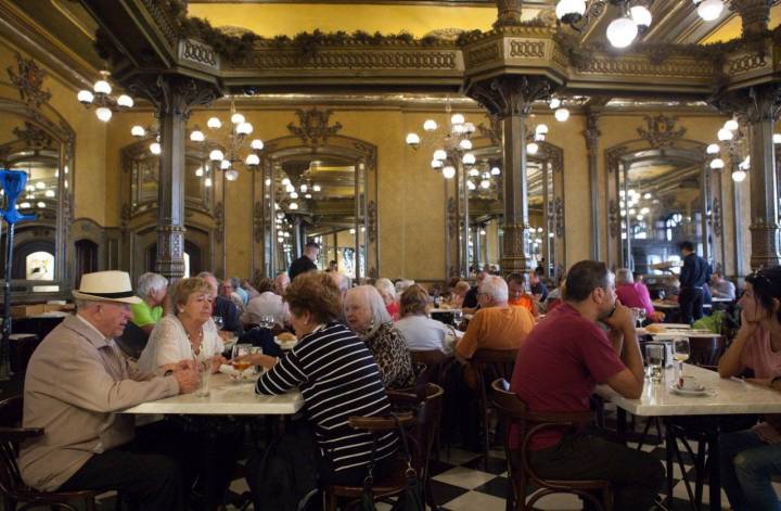 Pamplona - Cafe Iruña (clientes)