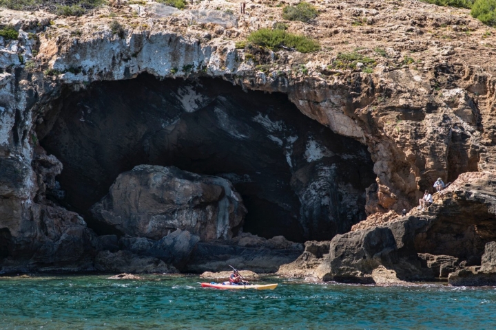 Cova Tallada, la gruta de aguas cristalinas más deseada de Dénia
