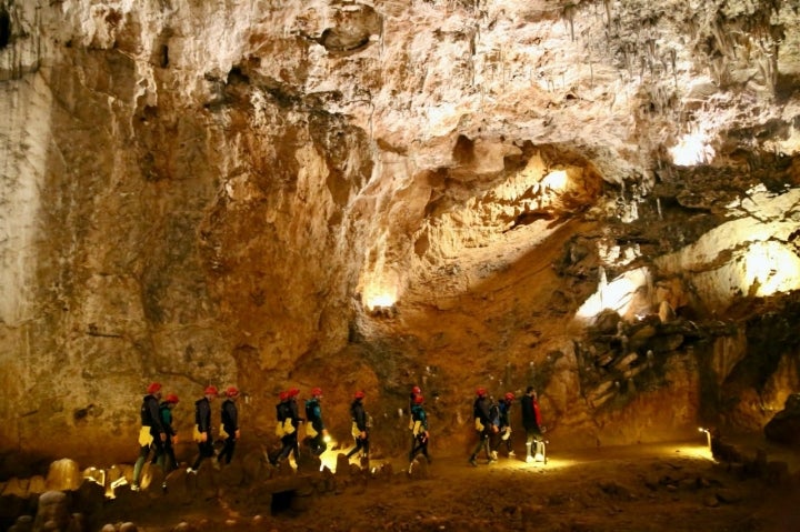 Excursión por la Cueva de Valporquero (León) Excursión por la Cueva de Valporquero (León)
