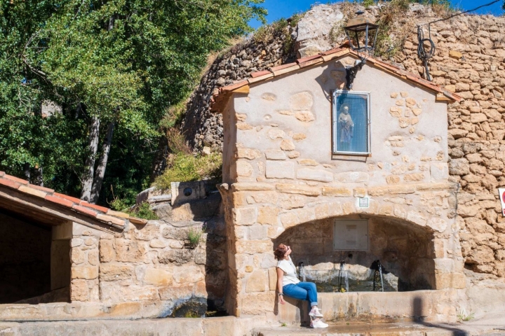 La fuente, punto de encuentro de los vecinos y escenario del videoclip de Guitarricadelafuente.