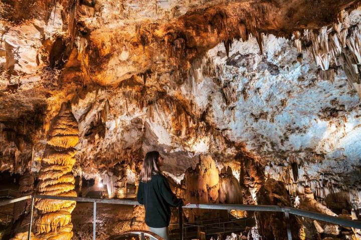 Interior cueva Pozalagua