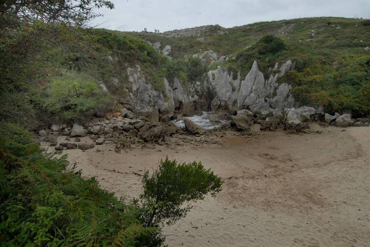 Llanes: Playa de la Ballota. Foto: Alfredo Merino | Marga Estebaranz