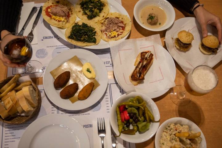 Dónde comer y dormir en la ruta de los Borgia platos Casa Sanchís