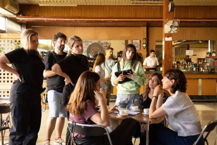 Clara Roquet, la directora, durante un momento del rodaje