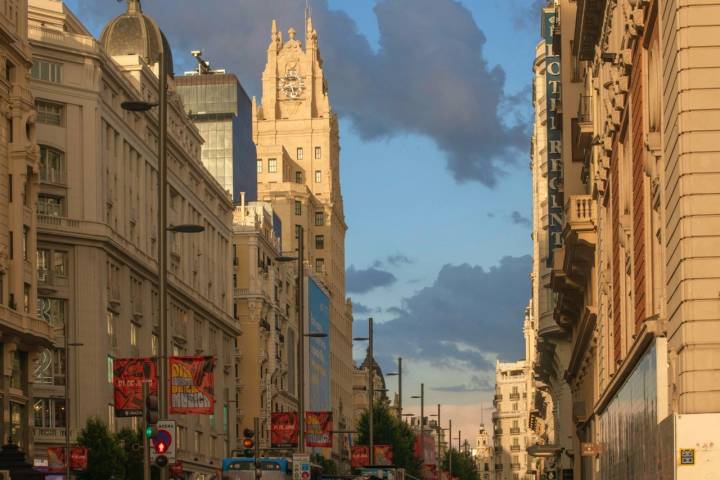 Vista del Edificio Telefónica desde la Gran Vía de Madrid