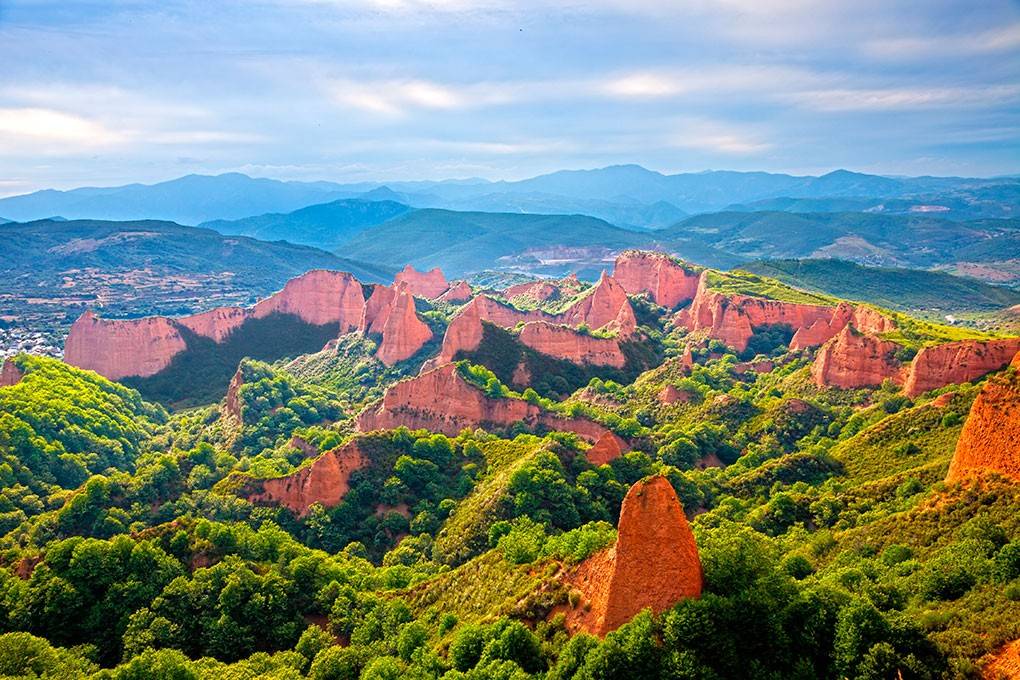 El árbol guardián del paisaje de Las Médulas