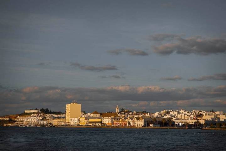 Ayamonte, con el Guadiana mirando al mar.