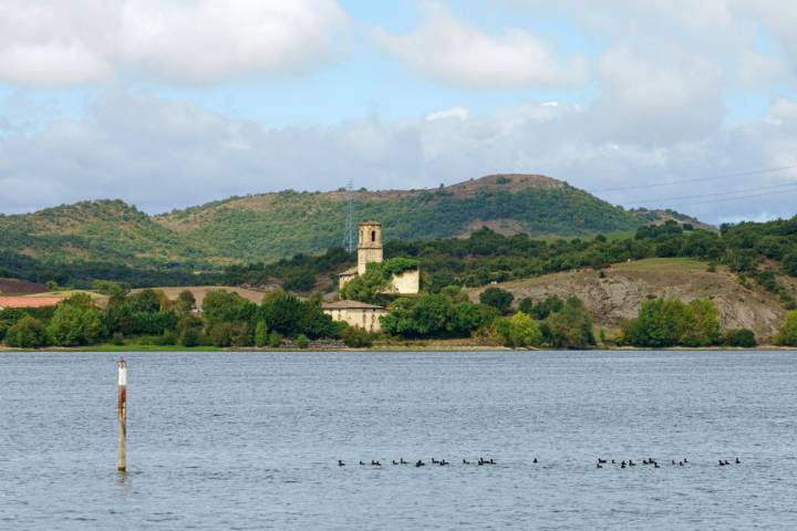 Embalse en el Parque Provincial de Garaio.