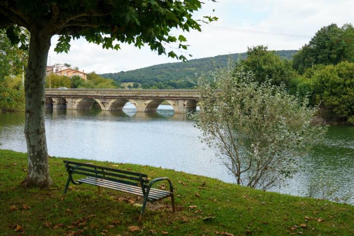 Puente en el embalse de Urrúngana