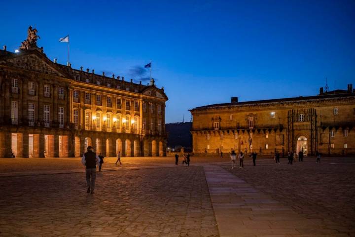 El Consistorio y el Parador -fue hospital-, edificios “notables” para el señor de Ulloa.