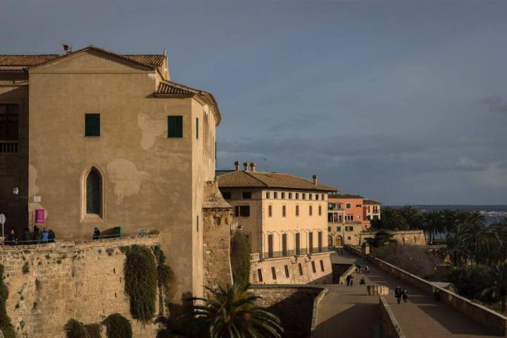 Dalt Murada, un tramo de la muralla medieval de la ciudad.