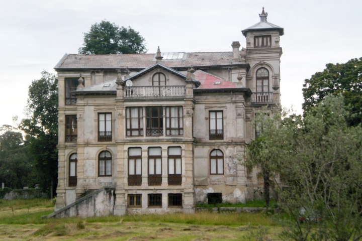 Villa Parres, escenario de El orfanato (2007). Foto: iStock