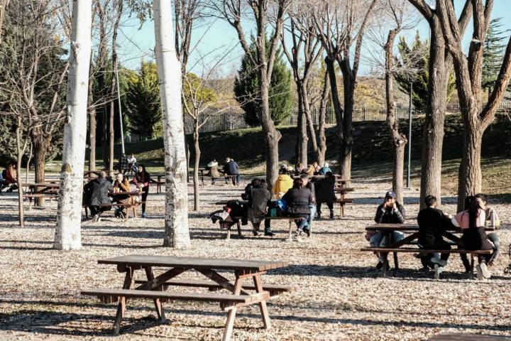 Merendero en el parque para hacer tu propio pícnic