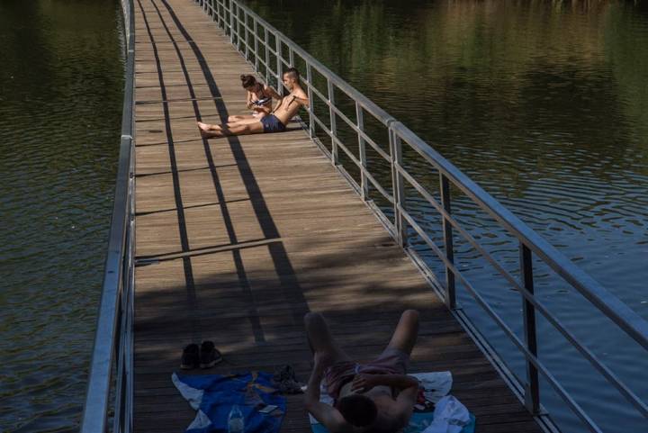 Una pasarela en Tabla de la Yedra permite cruzar el río sin mojarte.