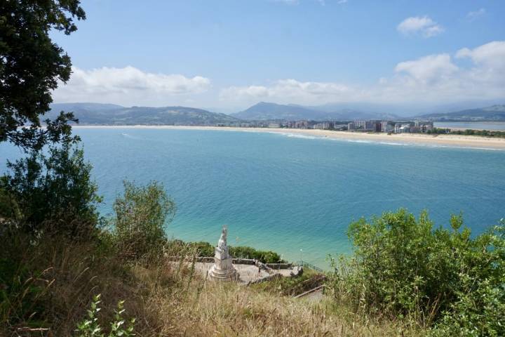 Monumento Virgen del Puerto en Santoña