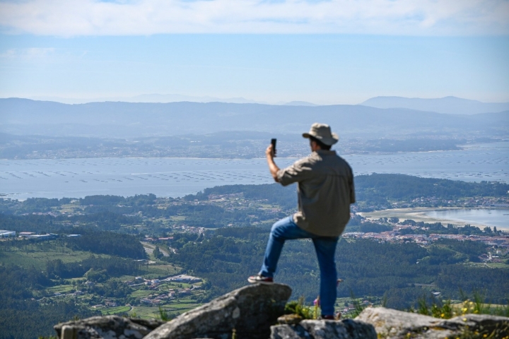 Uno de los miradores con impresionantes vistas a la ría de Arousa.
