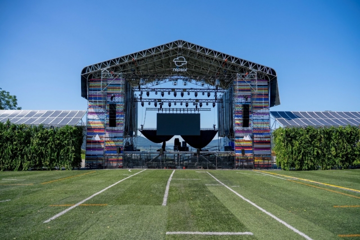 Repsol proveerá de energía 100% renovable a 40 escenarios instalados por la promotora de festivales Superstruct.