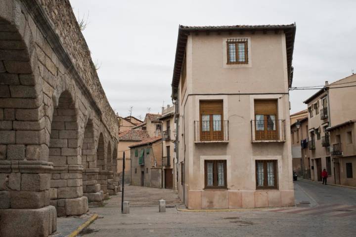 En la zona alta del acueducto, cerca de su inicio, los turistas no han llegado.