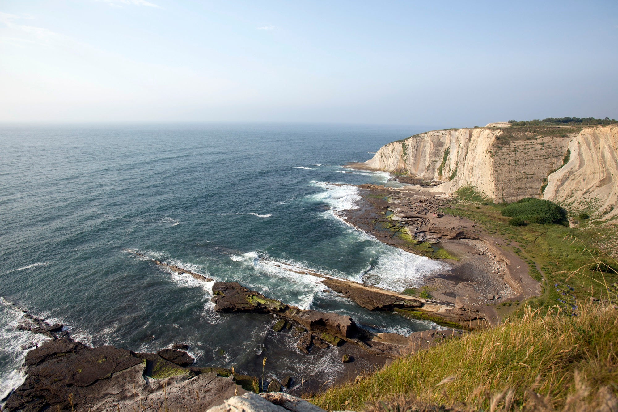 A la conquista del 'flysch' de Getxo por tierra, mar y aire