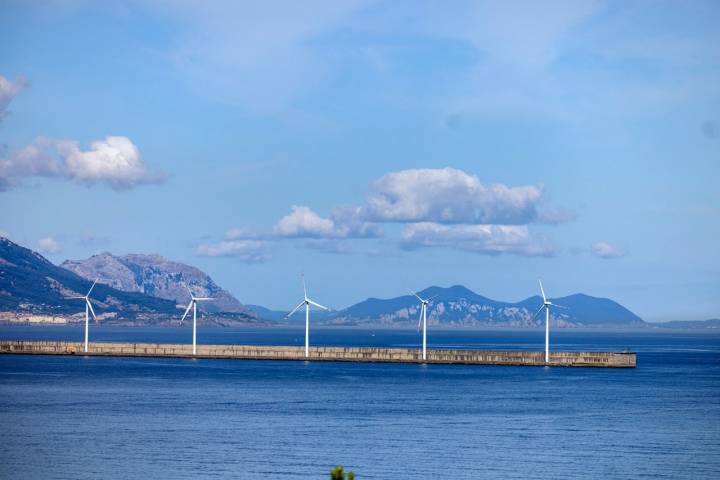 Flysch de Bizkaia en Getxo molinos de viento