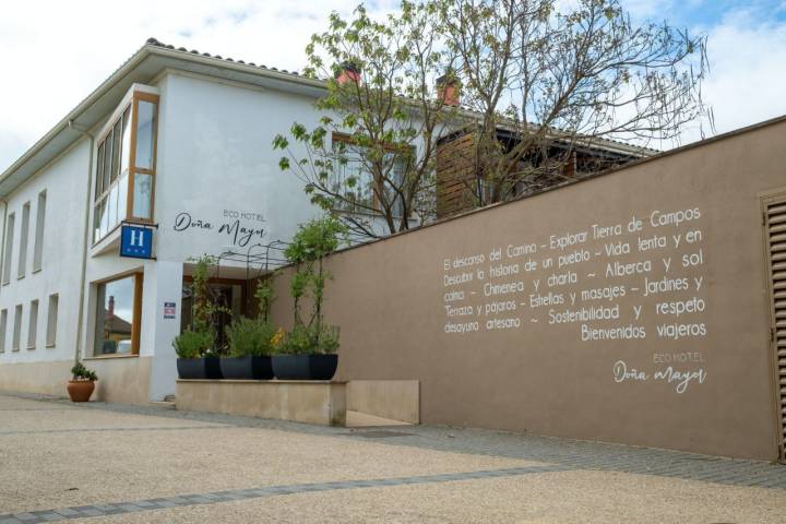 Fachada del Eco Hotel Doña Mayor en Frómista (Palencia)