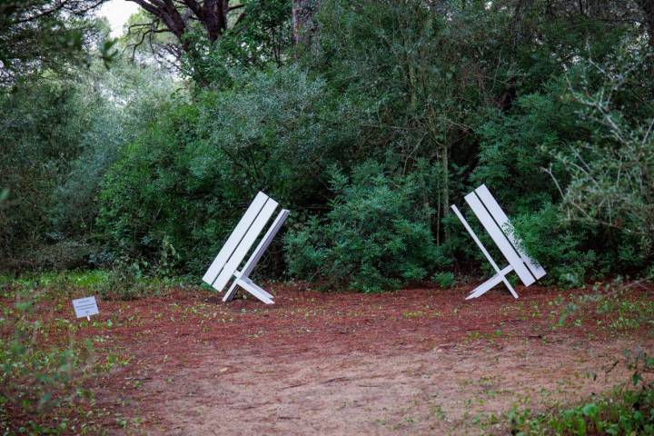 Fundación Montenmedio NMAC 'Bancos sociales modificados', de Jeppe Hein