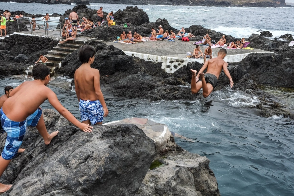 Un refrescante remojo al vals de El Caletón