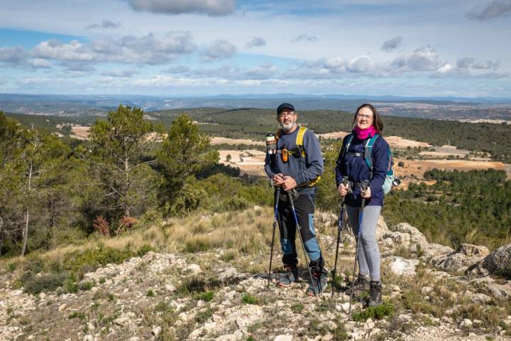 Caminantes en la cumbre del Monluengo