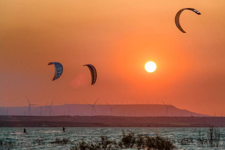 Kitesurf en La Loteta (Zaragoza) atardecer