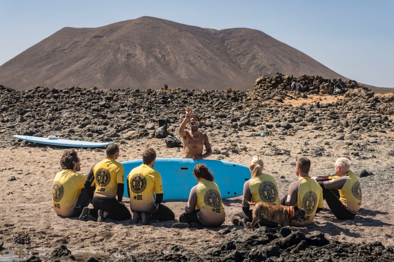El pueblo de los surferos que no tiene playa