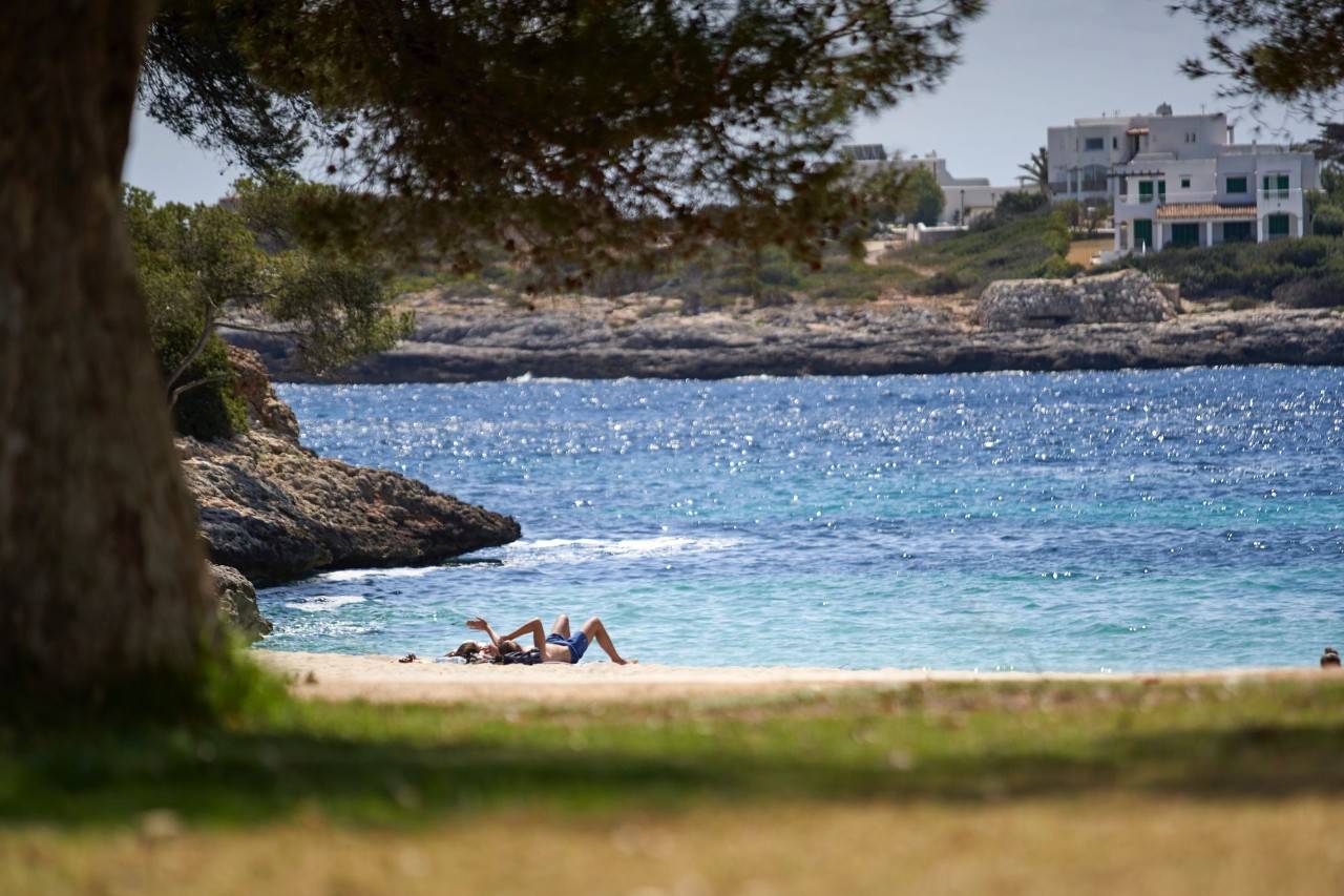 Todavía hay playas (casi) vírgenes en la isla del turismo