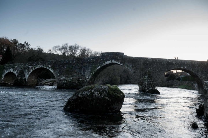 Un puente gallego sirvió como localización de algunos momentos de la serie.