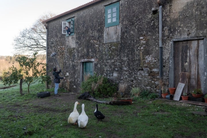 ANIMAL SALVAJE. Luis Zahera as Antón in episode 02 of ANIMAL SALVAJE. Cr. Jaime Olmedo/Netflix © 2024