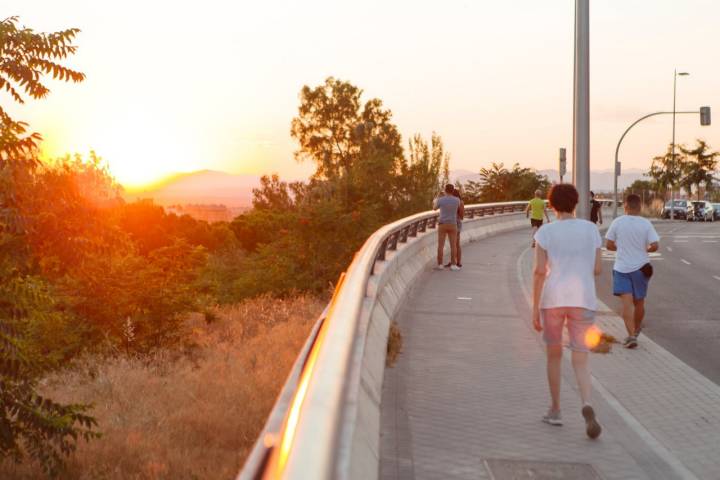 Atardeceres épicos del parque Agustín Rodríguez Sahagún, junto a la instalación de Spy.