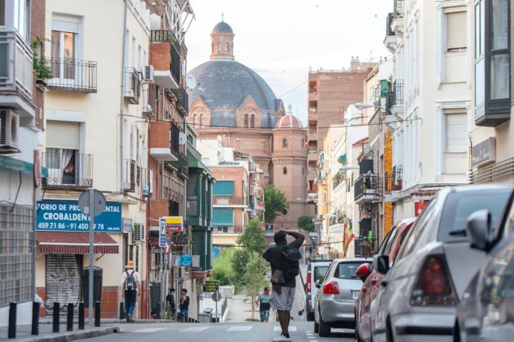 Calle Goiri. Vista de la Parroquia de San Francisco de Sales.