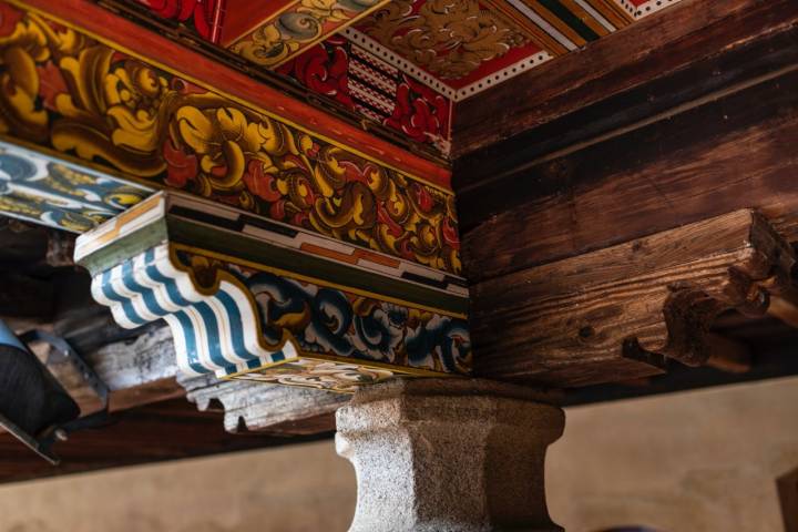 Detalle de la restauración de la cubierta de la galería del Convento de Santa Clara, en Belalcázar (Córdoba)