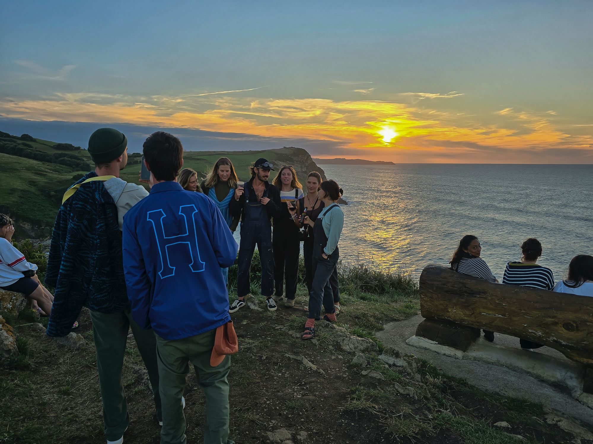 Un grupo de amigos en el Mirador de La Corneja en Ruilobuca.