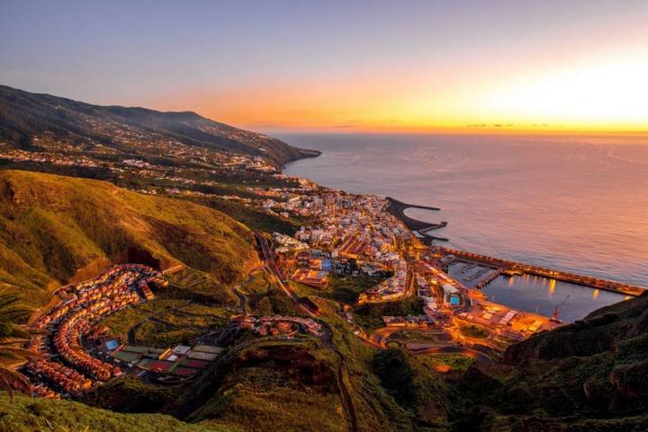 Un mirador escondido en un cráter. Foto: shutterstock.com