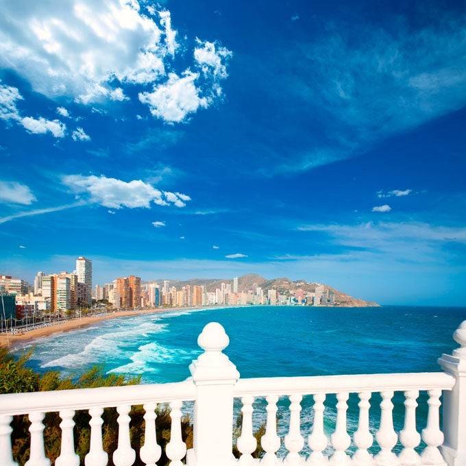 Vistas de la playa de Levante en Benidorm. Foto: Shutterstock.