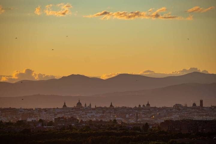 Algunas perspectivas muestran un Madrid que parece un poblachón castellano.