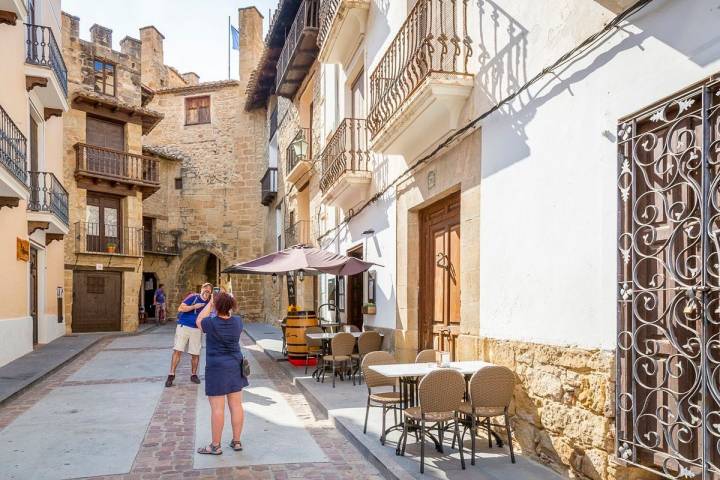 Los balcones elaborados con forja son una característica típica de Rubielos de Mora.